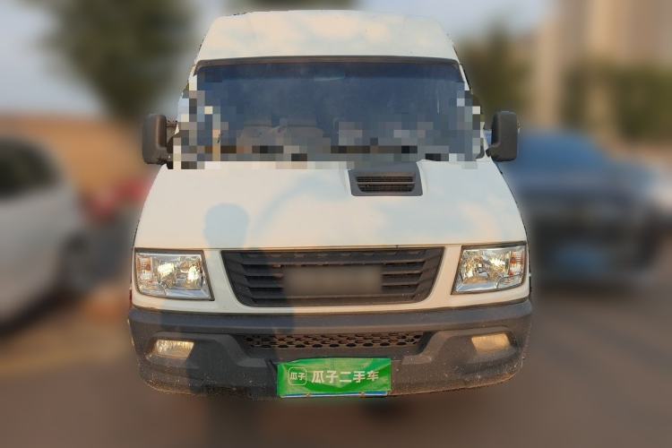Used Iveco Daily 2022 2.5T A37 M1 Passenger Van 5-9 Seats Long Wheelbase Mid-Roof Design Dual Tires Manual Doors Front