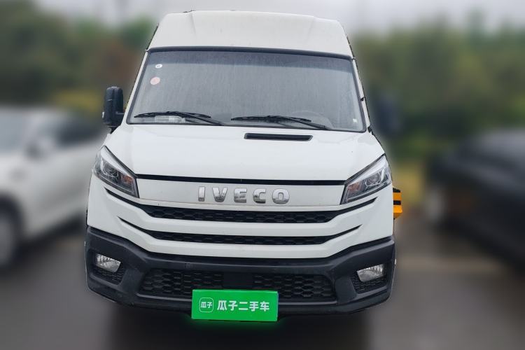 Used Iveco Daily 2022 2.5T A37 M1 Passenger Van 5-9 Seater Long Wheelbase Mid-Roof Design Dual Tires Manual Doors Front