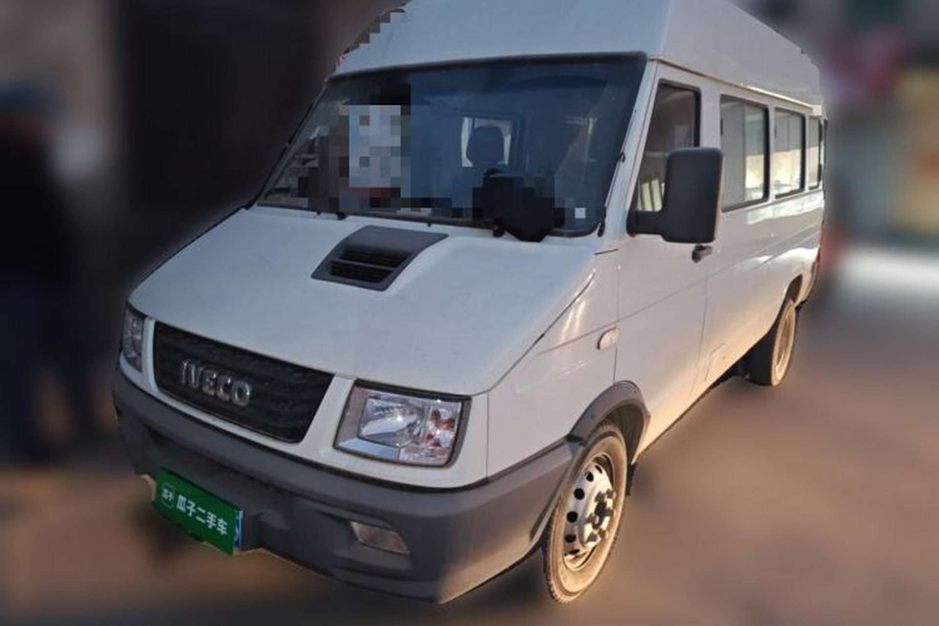 Used Iveco Daily 2022 2.5T A37 M1 Passenger Van 5-9 Seats Long Wheelbase Mid-Roof Design Dual Tires Side Sliding Doors Front Left 45 Deg
