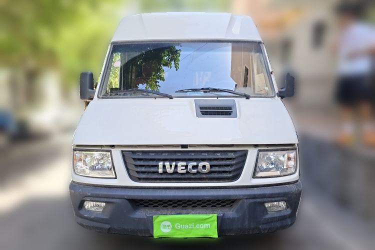 Used Iveco Daily 2022 2.5T A37 M1 Passenger Van 5-9 Seats Long Wheelbase Mid-Roof Design Dual Tires Side Sliding Doors Front