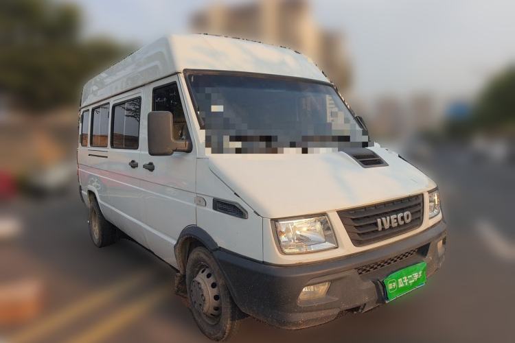 Used Iveco Daily 2022 2.5T A37 M1 Passenger Van 5-9 Seats Long Wheelbase Mid-Roof Design Dual Tires Manual Doors Front Right 45 Deg