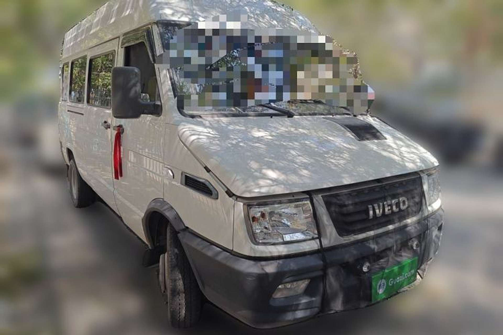 Used Iveco Daily 2022 2.5T A37 M1 Passenger Van 5-9 Seats Long Wheelbase Mid-Roof Design Dual Tires Side Sliding Doors Front Right 45 Deg