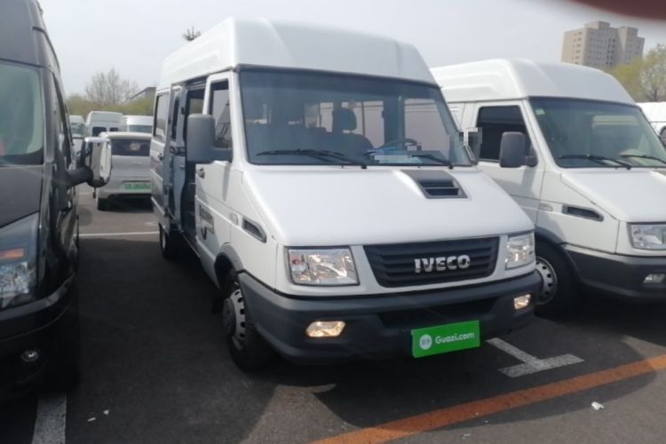 Used Iveco Daily 2022 2.5T A37 M1 Passenger Van 5-9 Seats Long Wheelbase Mid-Roof Design Dual Tires Manual Doors Front Right 45 Deg