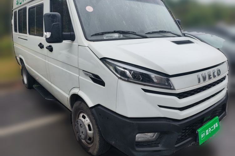 Used Iveco Daily 2022 2.5T A37 M1 Passenger Van 5-9 Seater Long Wheelbase Mid-Roof Design Dual Tires Manual Doors Front Right 45 Deg