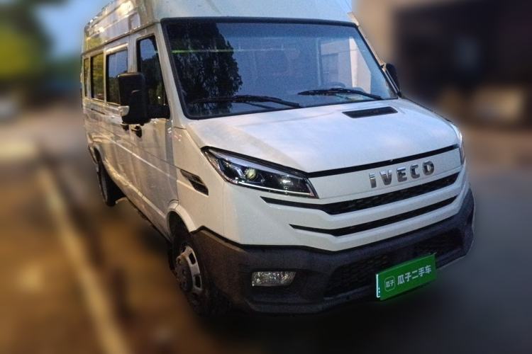 Used Iveco Daily 2022 2.5T A37 M1 Passenger Van 5-9 Seater Long Wheelbase Mid-Roof Design Dual Tires Manual Doors Front Right 45 Deg