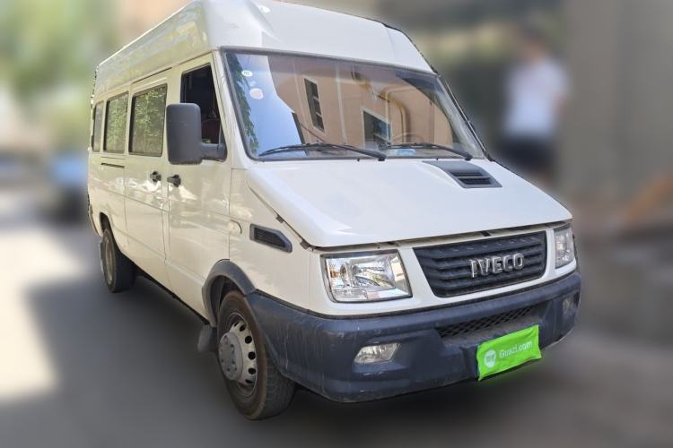 Used Iveco Daily 2022 2.5T A37 M1 Passenger Van 5-9 Seats Long Wheelbase Mid-Roof Design Dual Tires Side Sliding Doors Front Right 45 Deg