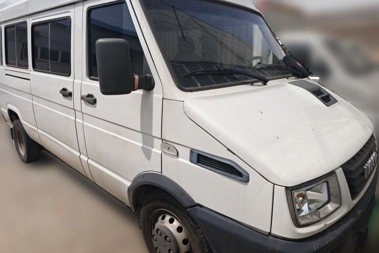 Used Iveco Daily 2022 2.5T A37 M1 Passenger Van 5-9 Seats Long Wheelbase Mid-Roof Design Dual Tires Side Sliding Doors Front Right 45 Deg