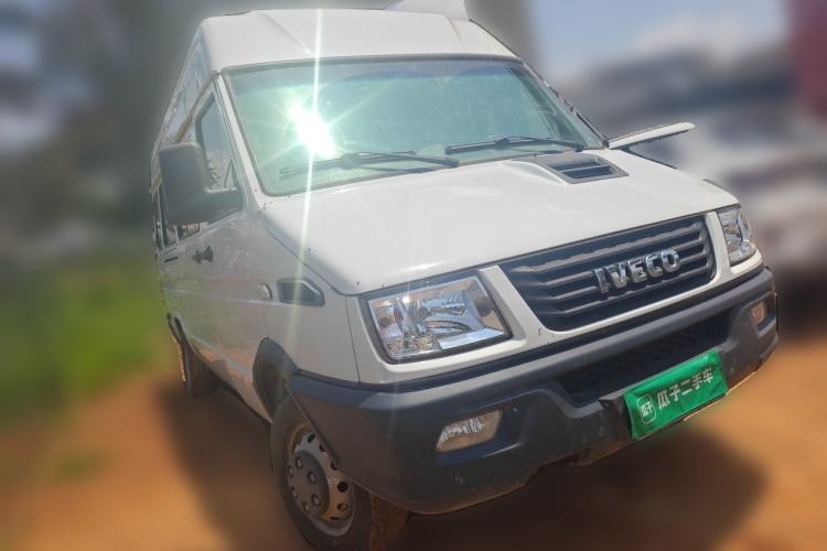 Used Iveco Daily 2022 2.5T A37 M1 Passenger Van 5-9 Seater Long Wheelbase Mid-Roof Design Dual Tires Manual Doors Front Right 45 Deg