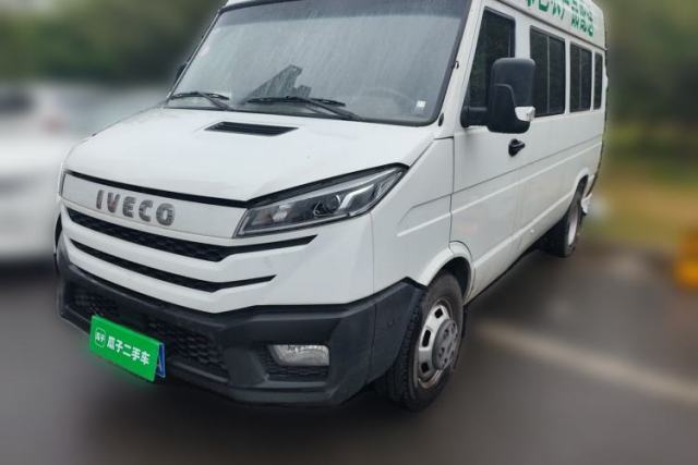 Used Iveco Daily 2022 2.5T A37 M1 Passenger Van 5-9 Seater Long Wheelbase Mid-Roof Design Dual Tires Manual Doors