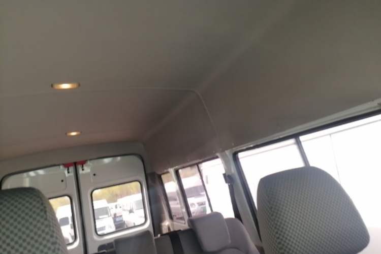 Used Iveco Daily 2022 2.5T A37 M1 Passenger Van 5-9 Seats Long Wheelbase Mid-Roof Design Dual Tires Manual Doors Headliner