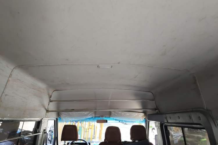 Used Iveco Daily 2022 2.5T A37 M1 Passenger Van 5-9 Seats Long Wheelbase Mid-Roof Design Dual Tires Side Sliding Doors Headliner
