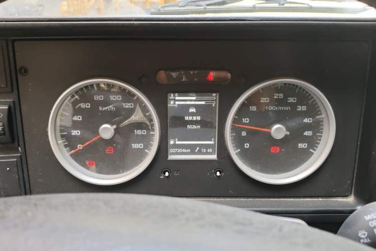 Used Iveco Daily 2022 2.5T A37 M1 Passenger Van 5-9 Seats Long Wheelbase Mid-Roof Design Dual Tires Side Sliding Doors Instrument Cluster
