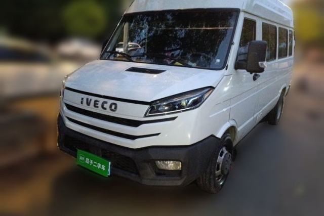 Used Iveco Daily 2022 2.5T A37 M1 Passenger Van 5-9 Seater Long Wheelbase Mid-Roof Design Dual Tires Manual Doors