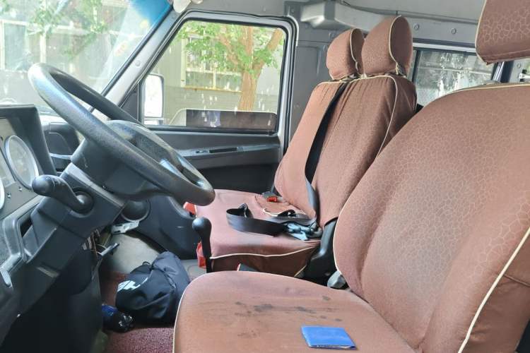Used Iveco Daily 2022 2.5T A37 M1 Passenger Van 5-9 Seats Long Wheelbase Mid-Roof Design Dual Tires Side Sliding Doors Left Front Seat