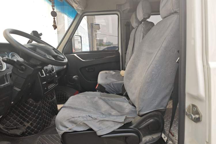 Used Iveco Daily 2022 2.5T A37 M1 Passenger Van 5-9 Seats Long Wheelbase Mid-Roof Design Dual Tires Side Sliding Doors Left Front Seat