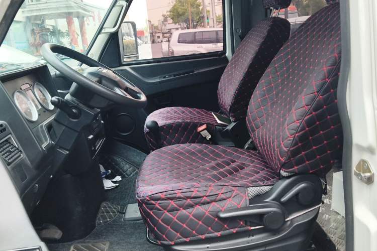 Used Iveco Daily 2022 2.5T A37 M1 Passenger Van 5-9 Seats Long Wheelbase Mid-Roof Design Dual Tires Manual Doors Left Front Seat