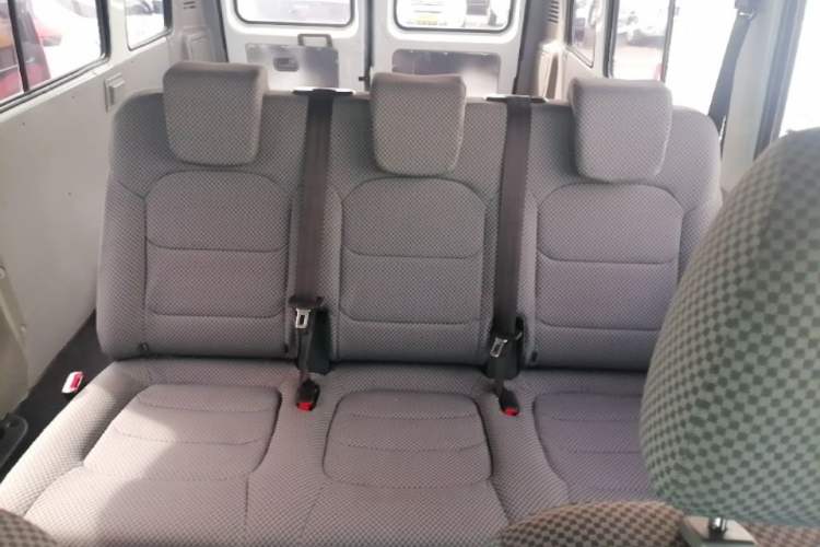 Used Iveco Daily 2022 2.5T A37 M1 Passenger Van 5-9 Seats Long Wheelbase Mid-Roof Design Dual Tires Manual Doors Left Rear Seat