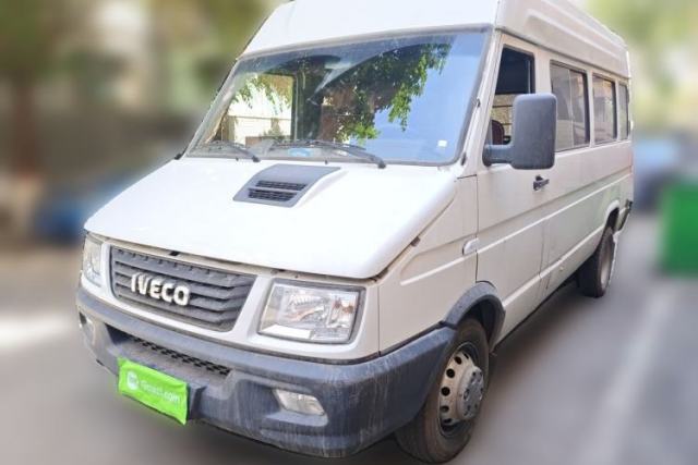 Used Iveco Daily 2022 2.5T A37 M1 Passenger Van 5-9 Seats Long Wheelbase Mid-Roof Design Dual Tires Side Sliding Doors