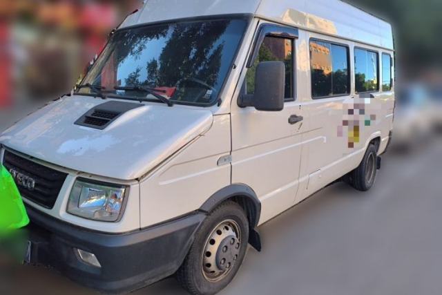 Used Iveco Daily Iveco Deyi, registered in 2022, manual, diesel, 2.5, 6 seats