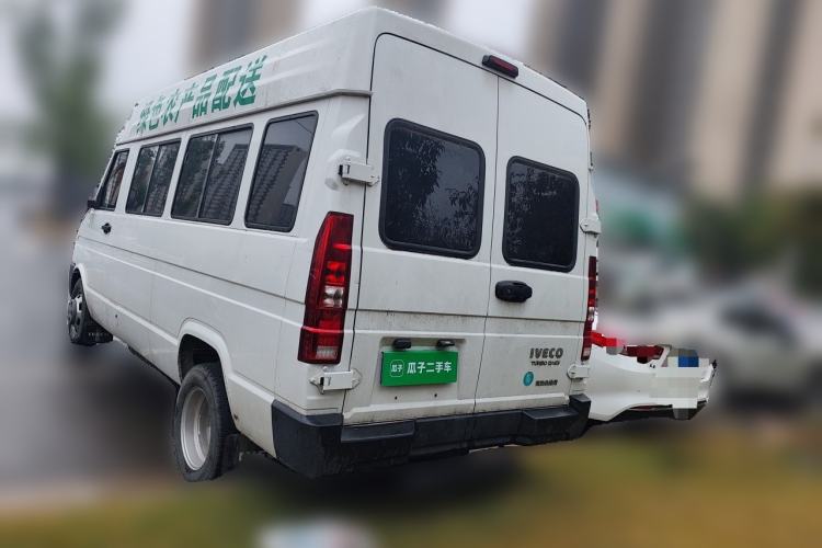 Used Iveco Daily 2022 2.5T A37 M1 Passenger Van 5-9 Seater Long Wheelbase Mid-Roof Design Dual Tires Manual Doors Rear Left 45 Deg