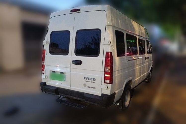 Used Iveco Daily 2022 2.5T A37 M1 Passenger Van 5-9 Seater Long Wheelbase Mid-Roof Design Dual Tires Manual Doors Rear Right 45 Deg