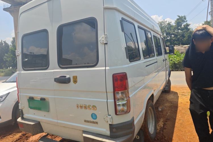 Used Iveco Daily 2022 2.5T A37 M1 Passenger Van 5-9 Seater Long Wheelbase Mid-Roof Design Dual Tires Manual Doors Rear Right 45 Deg
