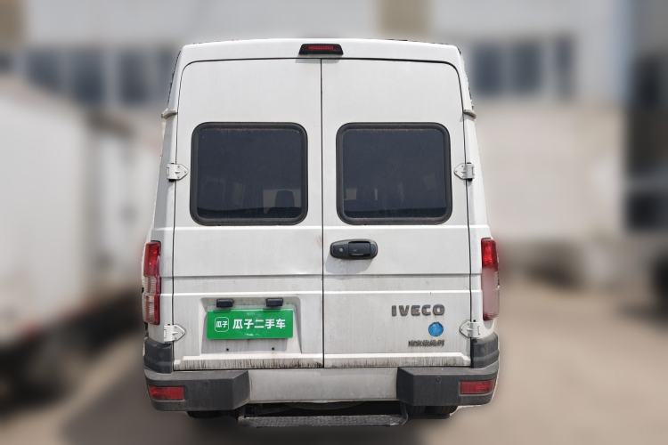 Used Iveco Daily 2022 2.5T A37 M1 Passenger Van 5-9 Seats Long Wheelbase Mid-Roof Design Dual Tires Side Sliding Doors Rear