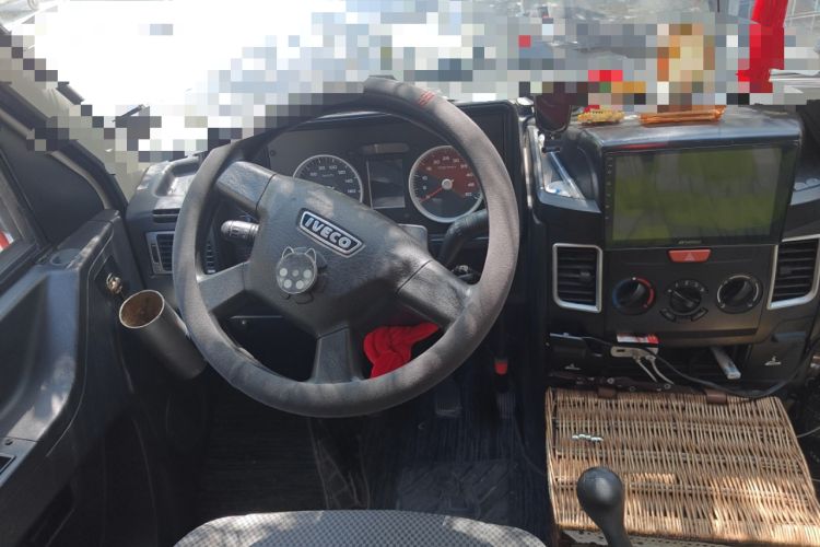 Used Iveco Daily 2022 2.5T A37 M1 Passenger Van 5-9 Seats Long Wheelbase Mid-Roof Design Dual Tires Side Sliding Doors Steering Wheel
