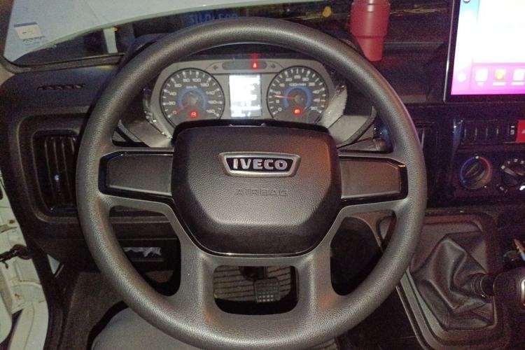 Used Iveco Daily 2022 2.5T A37 M1 Passenger Van 5-9 Seater Long Wheelbase Mid-Roof Design Dual Tires Manual Doors Steering Wheel
