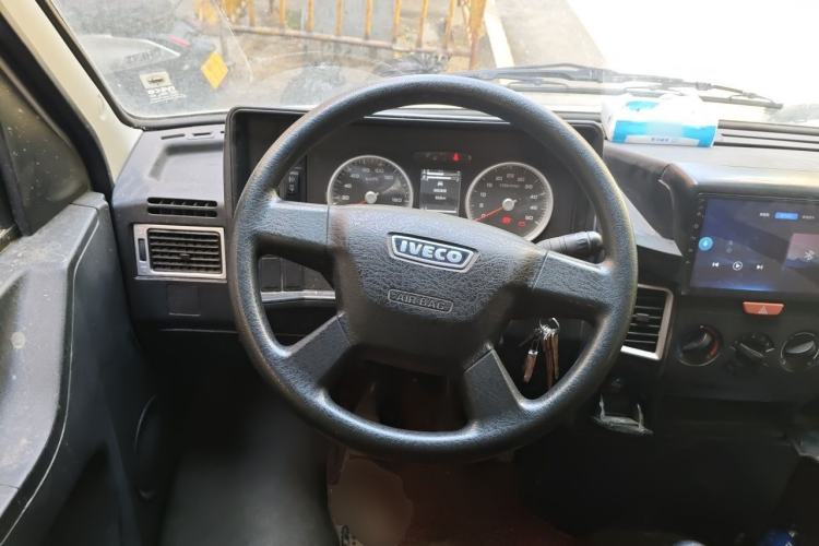 Used Iveco Daily 2022 2.5T A37 M1 Passenger Van 5-9 Seats Long Wheelbase Mid-Roof Design Dual Tires Side Sliding Doors Steering Wheel