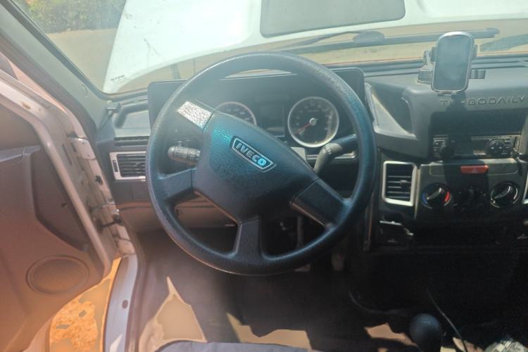 Used Iveco Daily 2022 2.5T A37 M1 Passenger Van 5-9 Seater Long Wheelbase Mid-Roof Design Dual Tires Manual Doors Steering Wheel