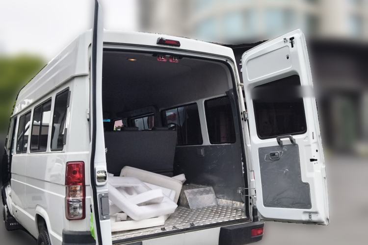 Used Iveco Daily 2022 2.5T A37 M1 Passenger Van 5-9 Seats Long Wheelbase Mid-Roof Design Dual Tires Manual Doors Trunk