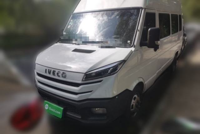 Used Iveco Daily 2022 2.5T A37 M1 Passenger Van 5-9 Seater Long Wheelbase Mid-Roof Design Dual Tires Manual Doors