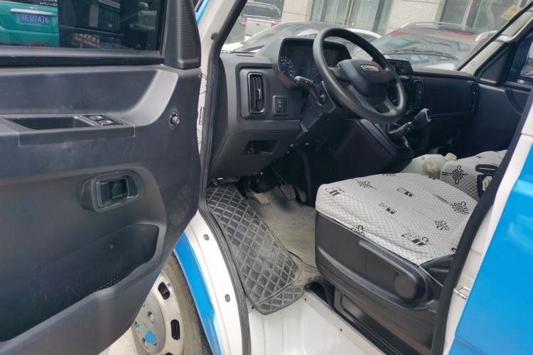 Used Iveco Daily 2023 2.5T A35M1 Short Wheelbase Mid-Roof Dual Tire Side-Sliding Doors 5–9 Seats Driver Seat