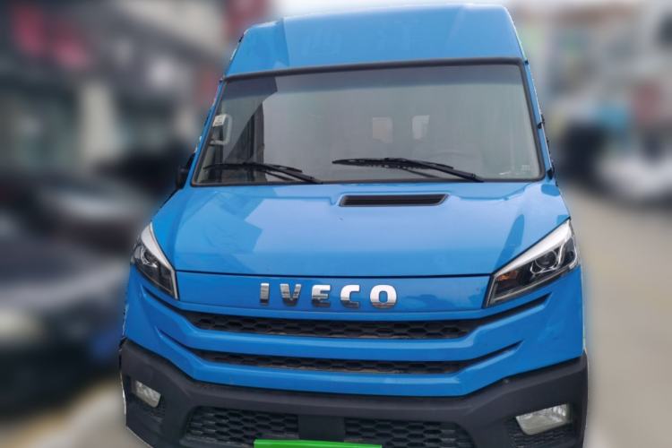 Used Iveco Daily 2023 2.5T A35M1 Short Wheelbase Mid-Roof Dual Tire Side-Sliding Doors 5–9 Seats Front