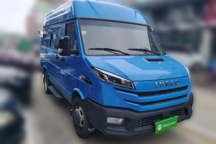 Used Iveco Daily 2023 2.5T A35M1 Short Wheelbase Mid-Roof Dual Tire Side-Sliding Doors 5–9 Seats Front Right 45 Deg