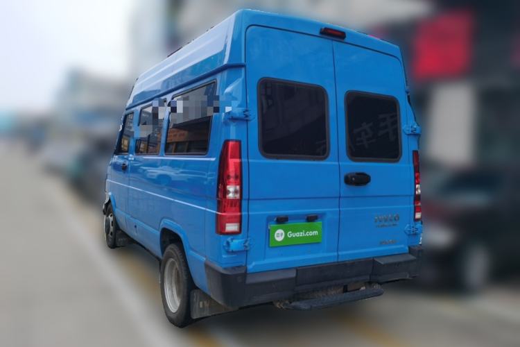 Used Iveco Daily 2023 2.5T A35M1 Short Wheelbase Mid-Roof Dual Tire Side-Sliding Doors 5–9 Seats Rear Left 45 Deg