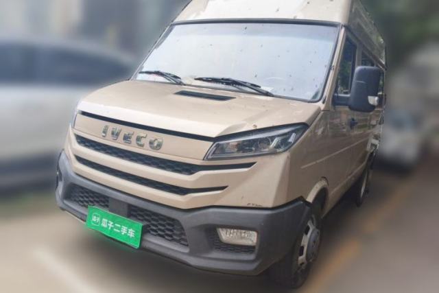 Used Iveco Daily 2023 2.5T A35M1 Multi-Purpose Passenger Vehicle Short Wheelbase Mid-Roof Design Dual Tires Manual Transmission Automatic Gearbox