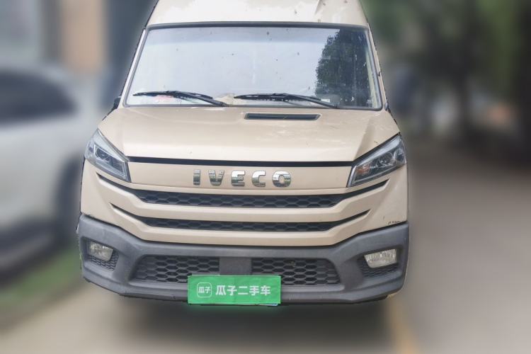 Used Iveco Daily 2023 2.5T A35M1 Multi-Purpose Passenger Vehicle Short Wheelbase Mid-Roof Design Dual Tires Manual Transmission Automatic Gearbox Front