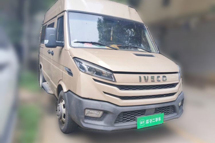 Used Iveco Daily 2023 2.5T A35M1 Multi-Purpose Passenger Vehicle Short Wheelbase Mid-Roof Design Dual Tires Manual Transmission Automatic Gearbox Front Right 45 Deg