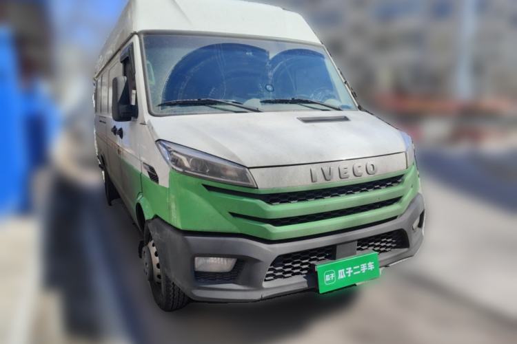 Used Iveco Daily 2023 2.5T V40 Van Long Wheelbase Mid-Roof Design Dual Tires Side-Swing Doors 2-3 Seater Front Right 45 Deg