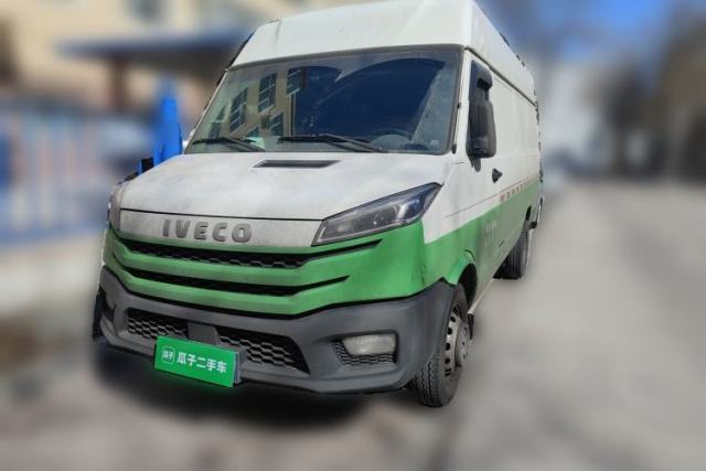 Used Iveco Daily 2023 2.5T V40 Van Long Wheelbase Mid-Roof Design Dual Tires Side-Swing Doors 2-3 Seater