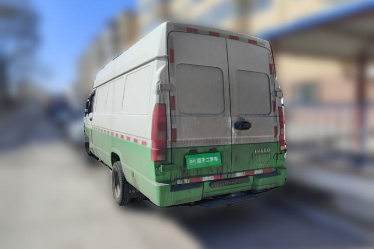 Used Iveco Daily 2023 2.5T V40 Van Long Wheelbase Mid-Roof Design Dual Tires Side-Swing Doors 2-3 Seater Rear Left 45 Deg