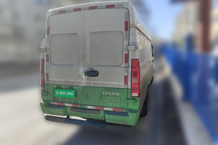 Used Iveco Daily 2023 2.5T V40 Van Long Wheelbase Mid-Roof Design Dual Tires Side-Swing Doors 2-3 Seater Rear Right 45 Deg