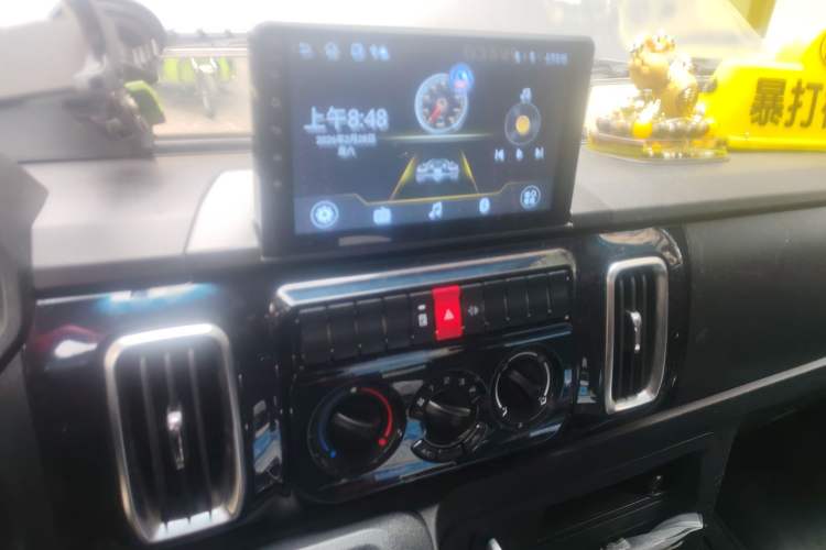 Used Iveco Daily 2023 2.5T A35M1 Multi-Purpose Passenger Vehicle Short Wheelbase Mid-Roof Design Single Tire Side-Sliding Door Automatic Transmission Audio And AC Panel