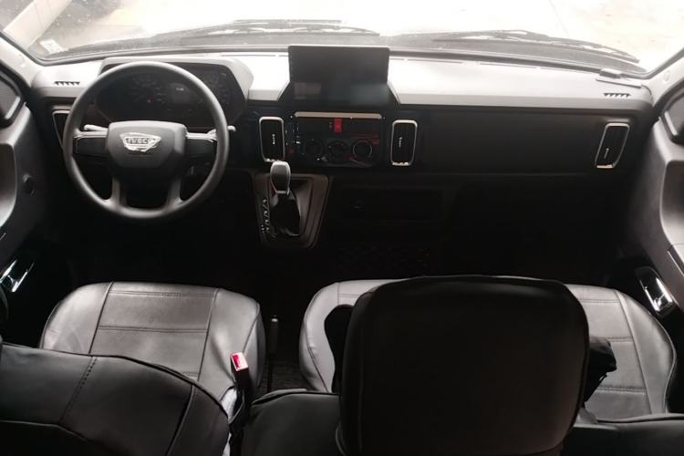 Used Iveco Daily 2023 2.5T A37M1 Multi-Purpose Passenger Vehicle Long Wheelbase Mid-Roof Design Dual Side Sliding Doors Automatic Transmission Center Console