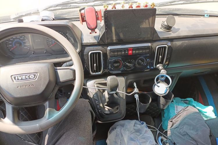 Used Iveco Daily 2023 2.5T A37M1 Multi-Purpose Passenger Vehicle Long Wheelbase Mid-Roof Dual Tires Manual Transmission Automatic Gearbox Center Console