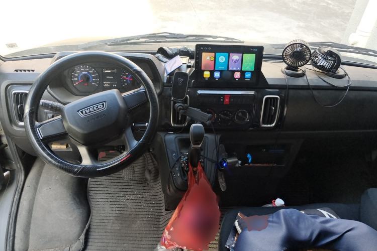 Used Iveco Daily 2023 2.5T A37M1 Multi-Purpose Passenger Vehicle Long Wheelbase Mid-Roof Design Dual Side Sliding Doors Automatic Transmission Center Console