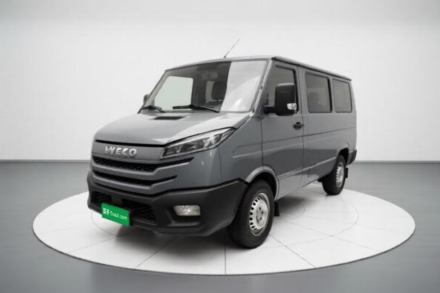 Used Iveco Daily 2023 2.5T A35M1 Multi-Purpose Passenger Vehicle Short Wheelbase Low Roof Single-Tire Side-Sliding Door Automatic Transmission