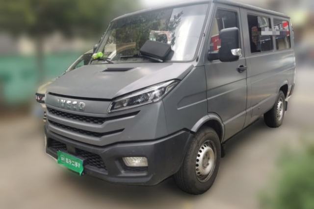 Used Iveco Daily 2023 2.5T A35M1 Multi-Purpose Passenger Vehicle Short Wheelbase Low Roof Single-Tire Side-Sliding Door Automatic Transmission